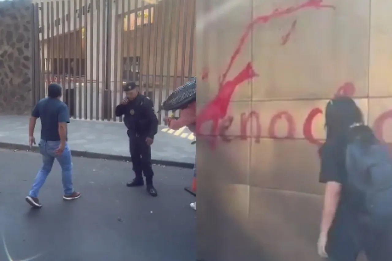 Lanzan huevos y vandalizan muro de embajada de EU en CDMX