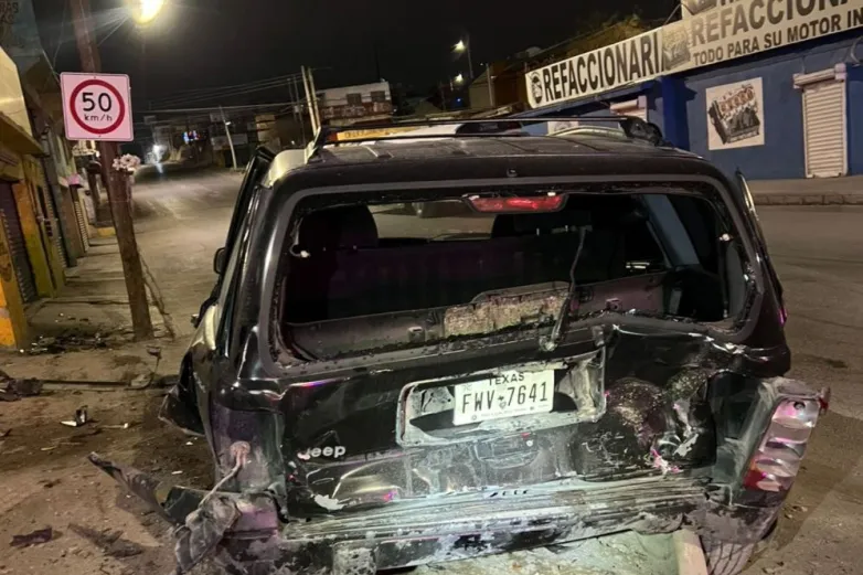 Choca contra vehículo estacionado en la 16 de Septiembre 