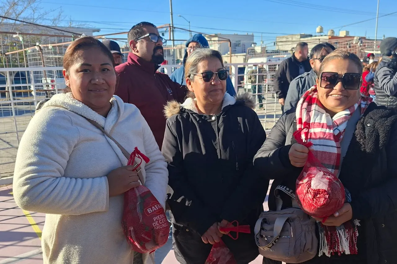 Entregan hoy en estas colonias piernas de puerco a familias juarenses