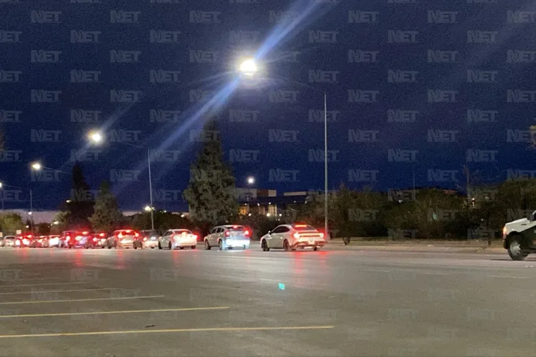 Extensas filas en los cruces internacionales hacia El Paso