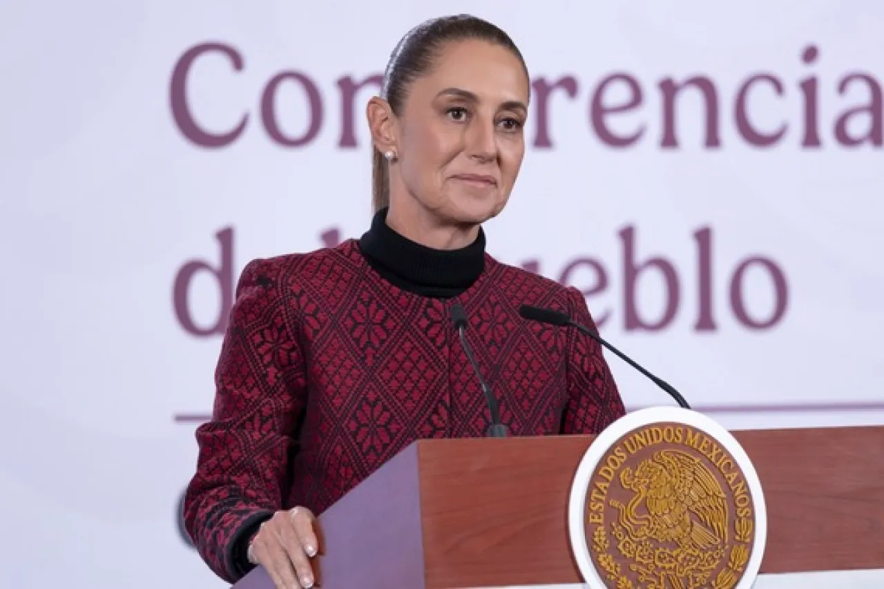 Sheinbaum advierte riesgos de la IA y abre debate para su regulación en México