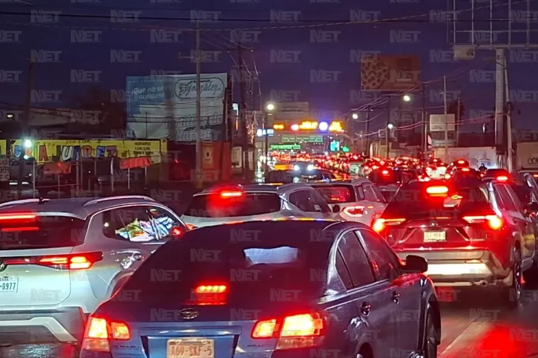 Largas filas para cruzar a El Paso