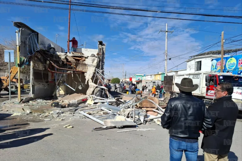 Retiran puestos del camellón del Seguro Nuevo