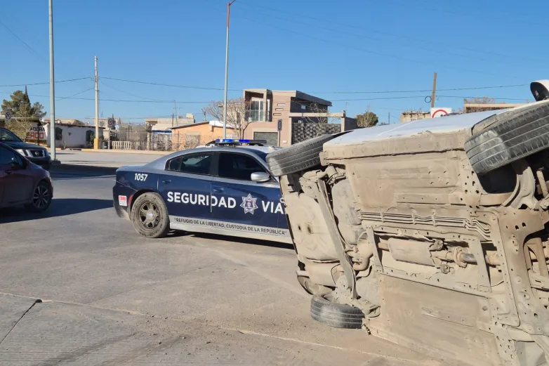 Joven resulta lesionado tras volcadura en Miguel de la Madrid