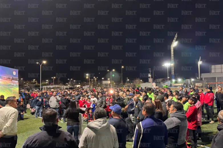 Entrega alcalde rehabilitación de iluminación en Club de Futbol Veteranos