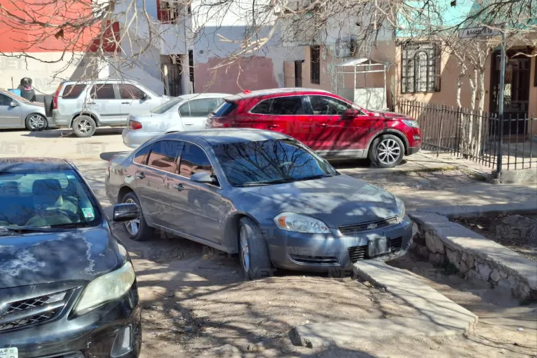 Aseguran auto ligado a robo en joyería de Plaza Alameda