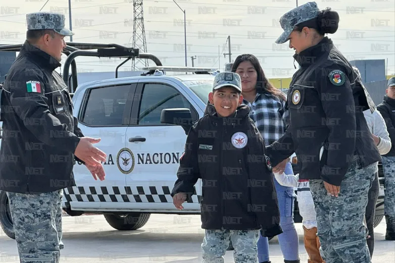 Reconocen al niño José Ochoa como Guardia Honorario por un Día