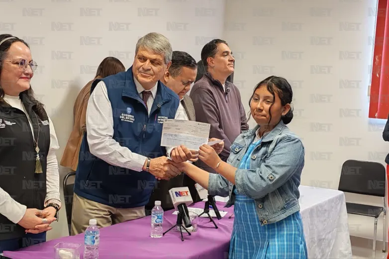 Juárez: Entregan 548 becas económicas a estudiantes de nivel básico