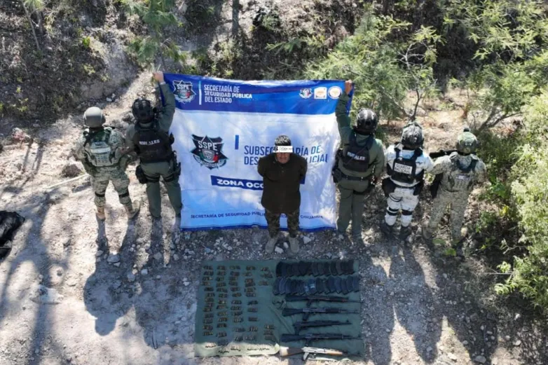 Cae con todo y su arsenal tras dispararle a agentes en sierra de Chihuahua