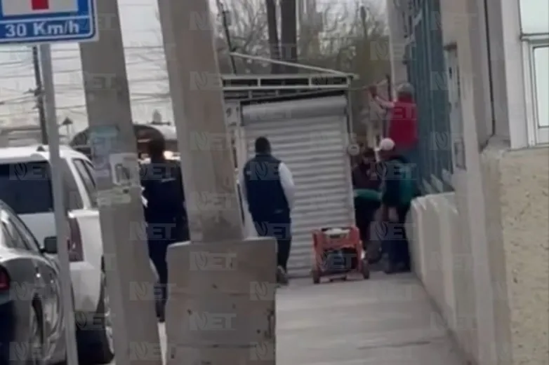 Retiran puesto por invadir banqueta en clínica 56 del IMSS