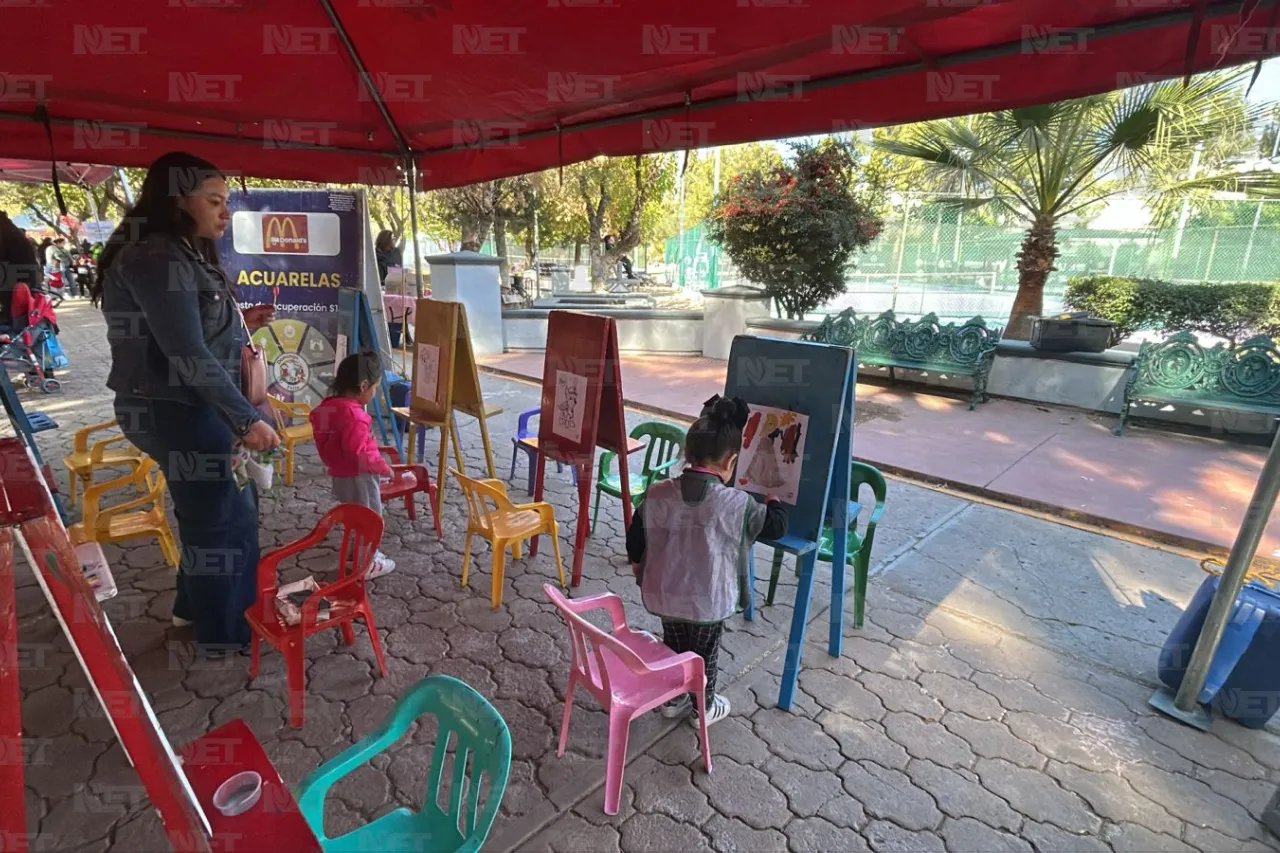Disfrutan familias el Domingo Feliz en la Deportiva