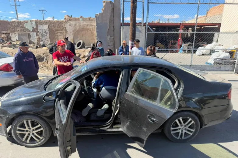 Bebé nace en auto con ayuda de policías en el Centro
