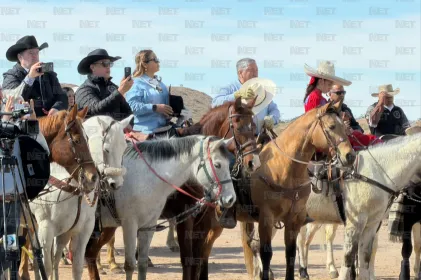 Cabalgata militar recorre Juárez por mes del Ejército