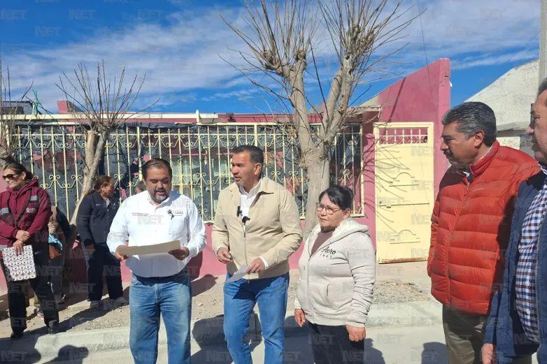 Entrega Municipio tres calles del programa 75/25