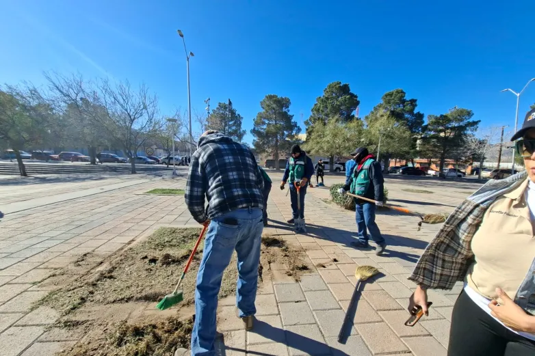 Limpian el Monumento a Juárez para resarcir sanciones administrativas y viales