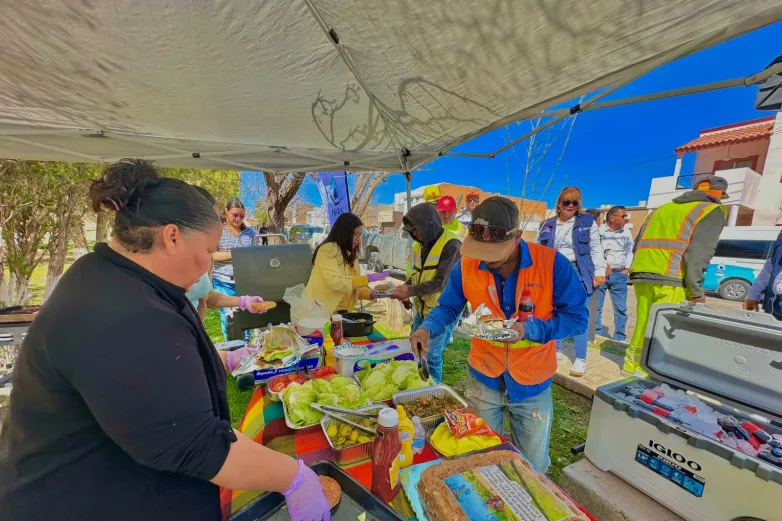 Reconocen vecinos labor de cuadrillas de JMAS en Jardines del Seminario