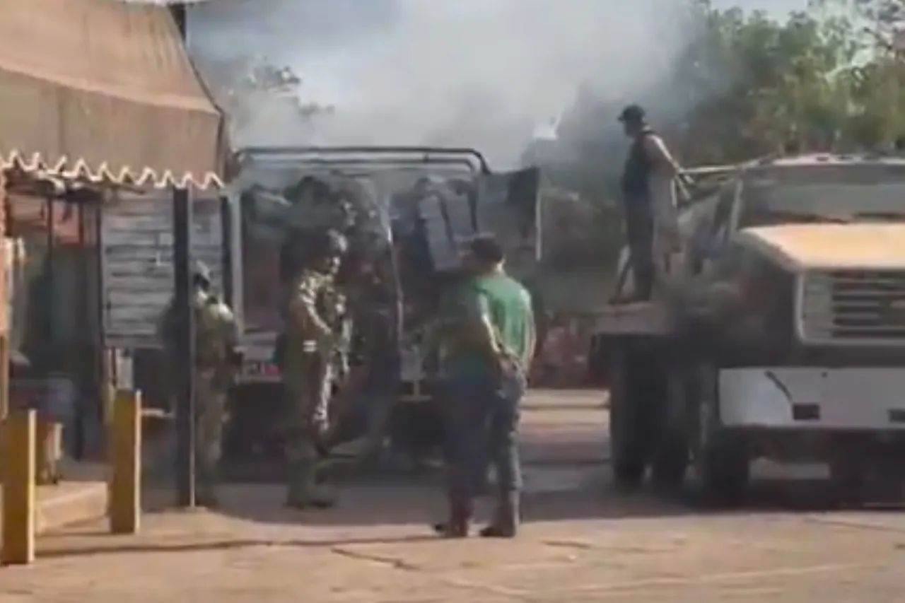 Hay bloqueos y quema de vehículos en Aguililla, tierra de 'El Mencho'