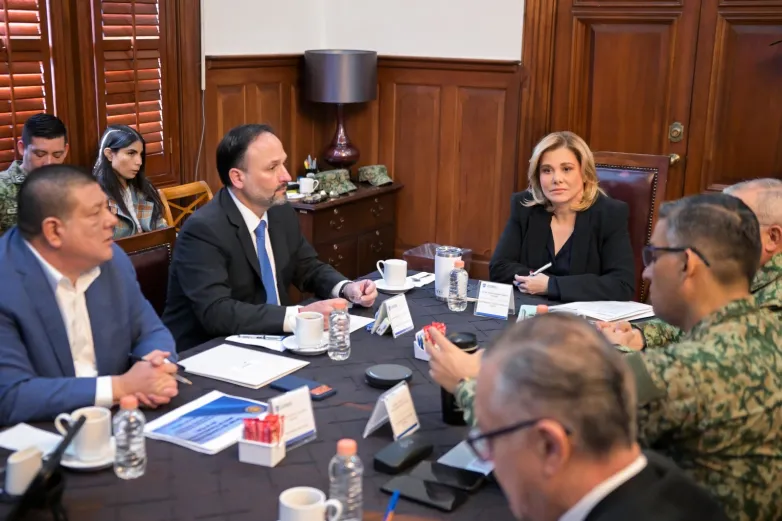 Encabeza Maru Campos reunión para blindar seguridad estatal