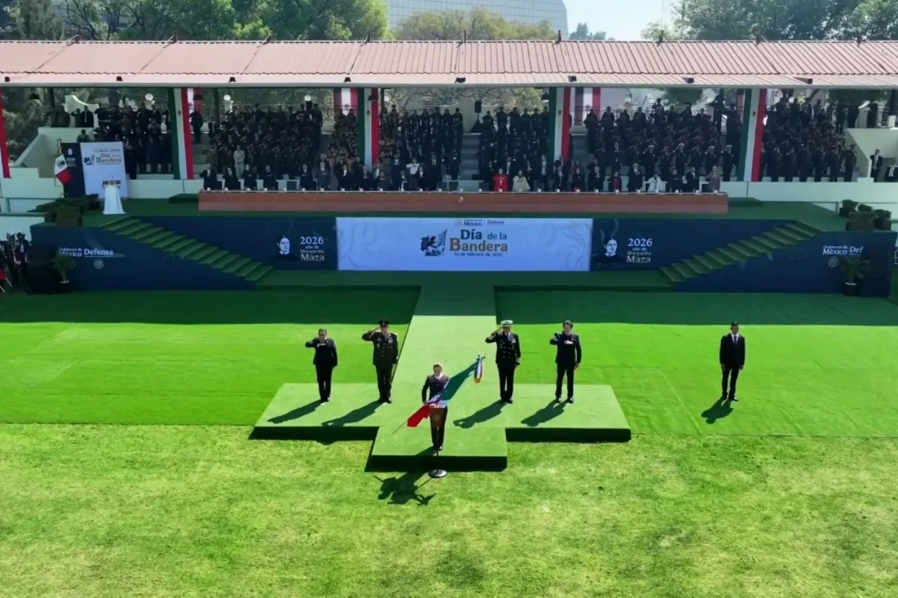Encabeza Sheinbaum ceremonia por el Día de la Bandera