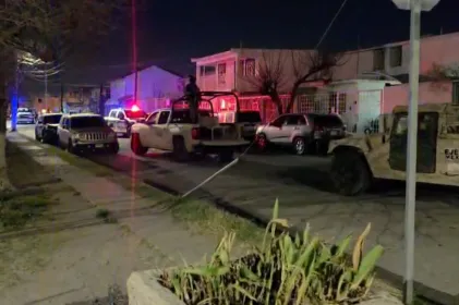 Disparan contra auto frente a parque en Infonavit Frontera