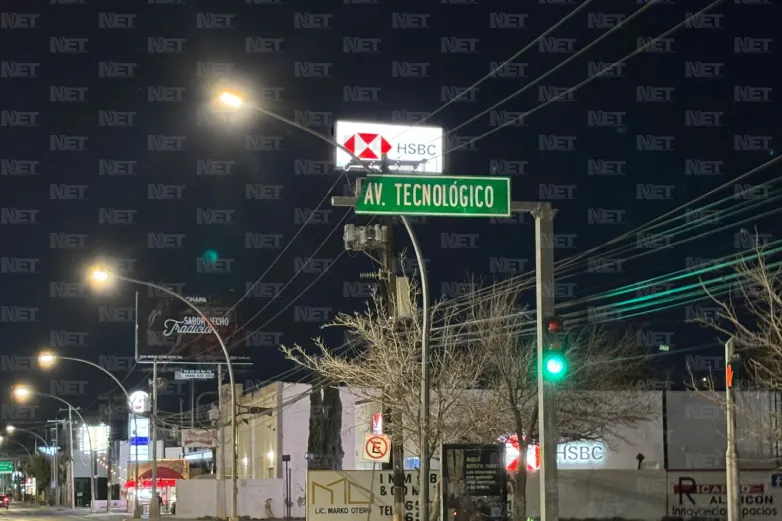 Queda semáforo de la Gómez dañado por vientos