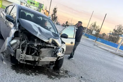 Chocan conductoras tras corte de circulación en bulevar Zaragoza