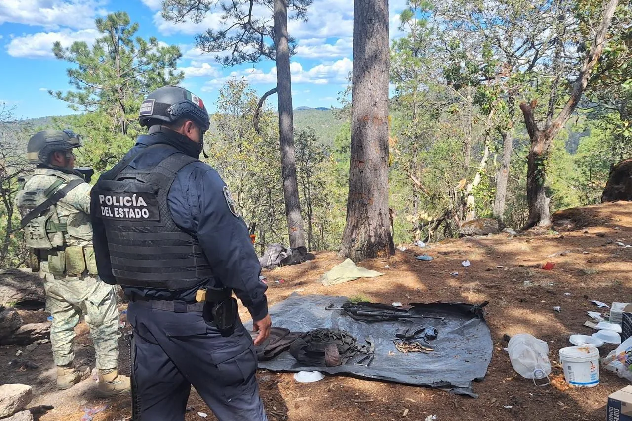 Localizan campamento y aseguran armamento en la Sierra Tarahumara