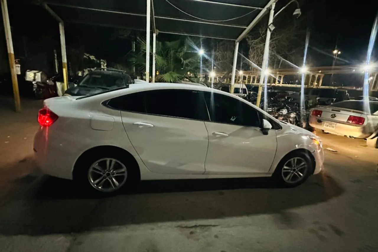 Recuperan auto robado y detienen a adolescente en Ciudad Juárez
