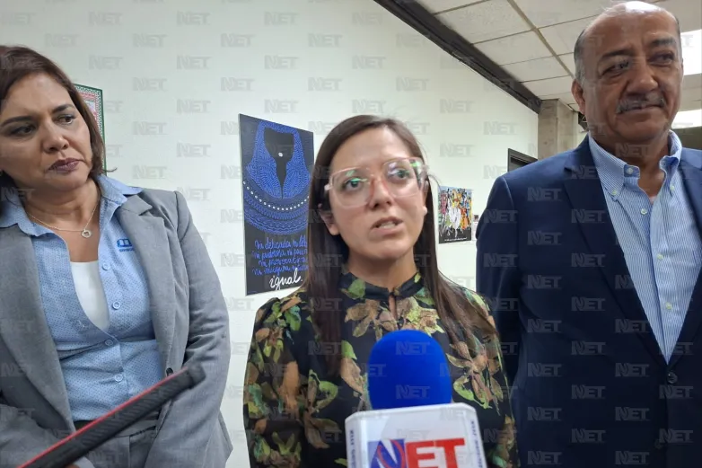 Presentan en Educación carteles por derechos de las mujeres