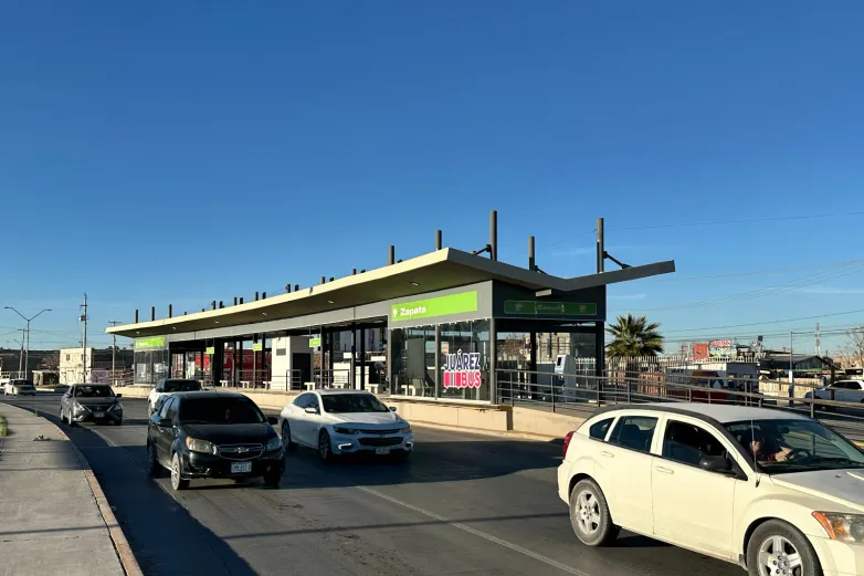 Instala CAM Móvil módulo de atención en la estación Zapata del BRT-1