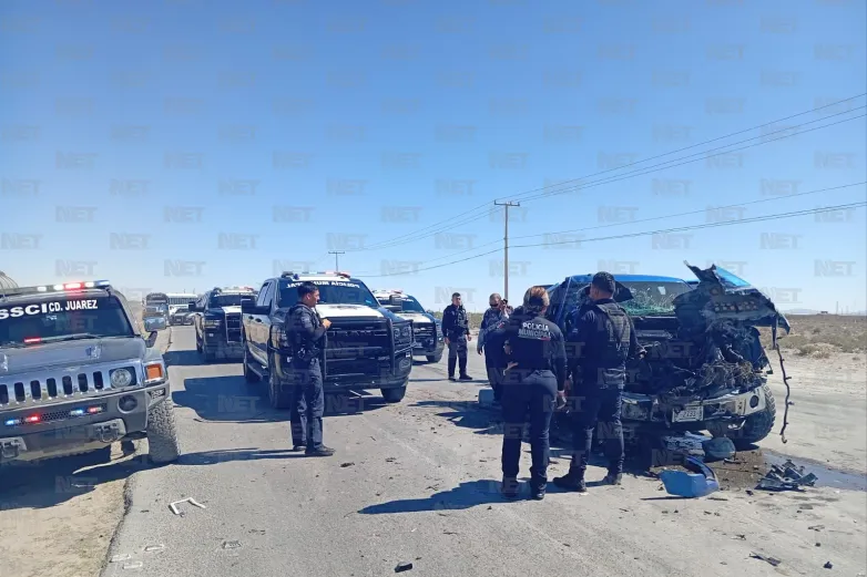 Bomberos rescatan a copiloto prensado tras choque en carretera a Casas Grandes