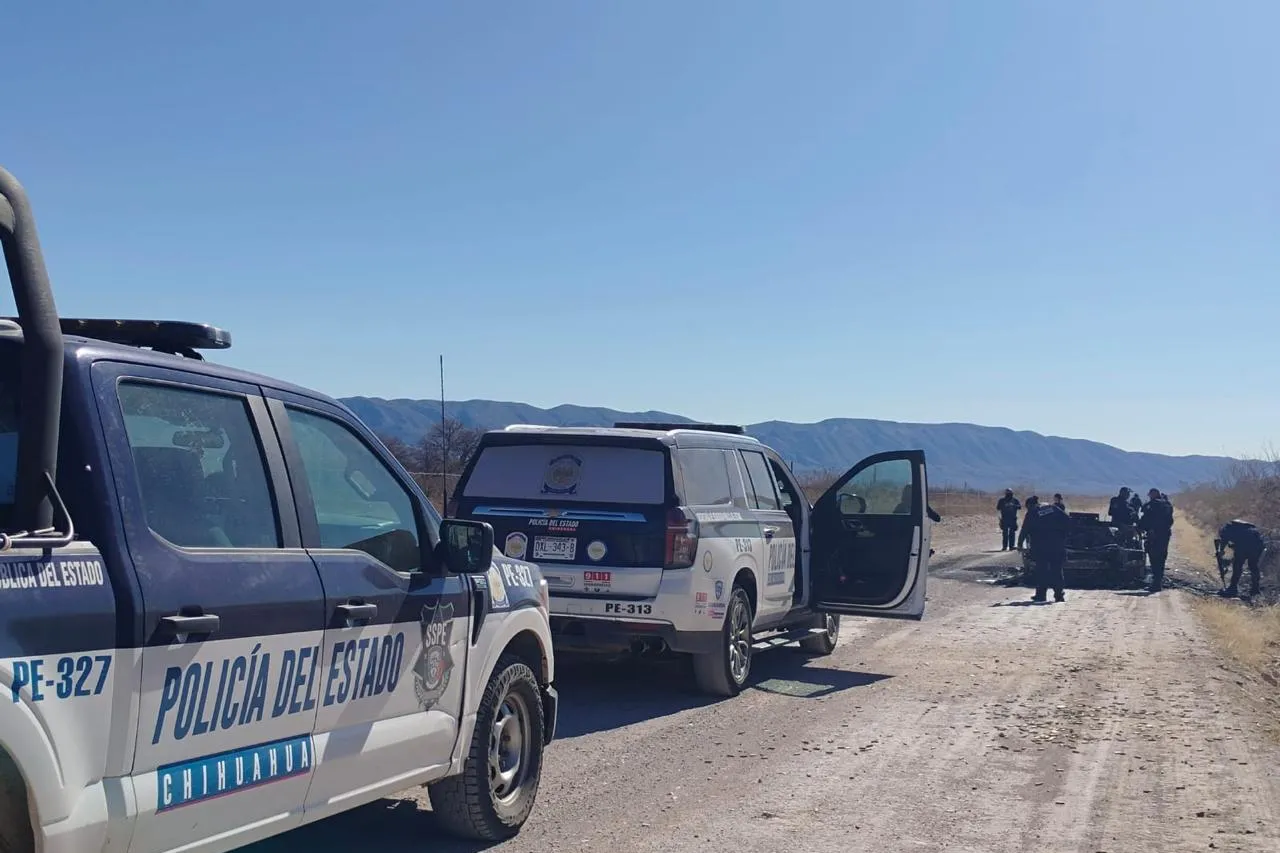 Hallan vehículos calcinados y campamento clandestino en Ojinaga