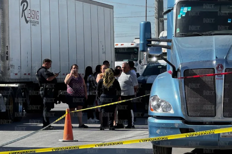 Muere trailero mientras esperaba para cruzar por el Zaragoza 