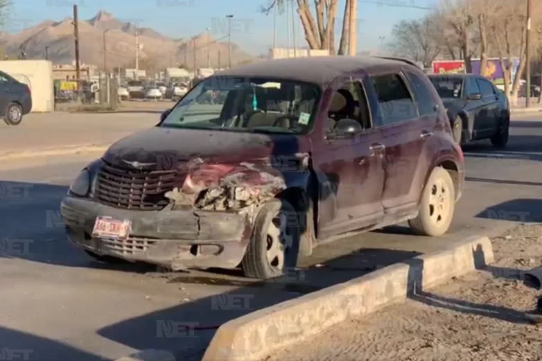 Chocan PT Cruiser y Hyundai en bulevar Óscar Flores