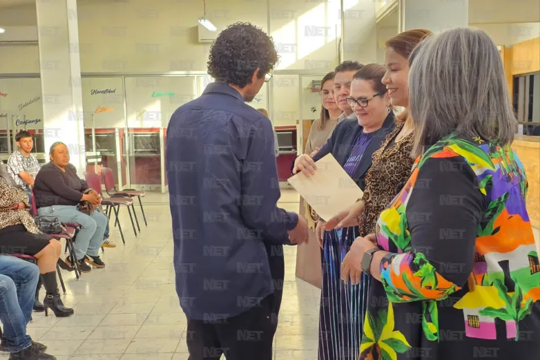 Gradúan 35 adultos de primaria y secundaria en programa Ichea