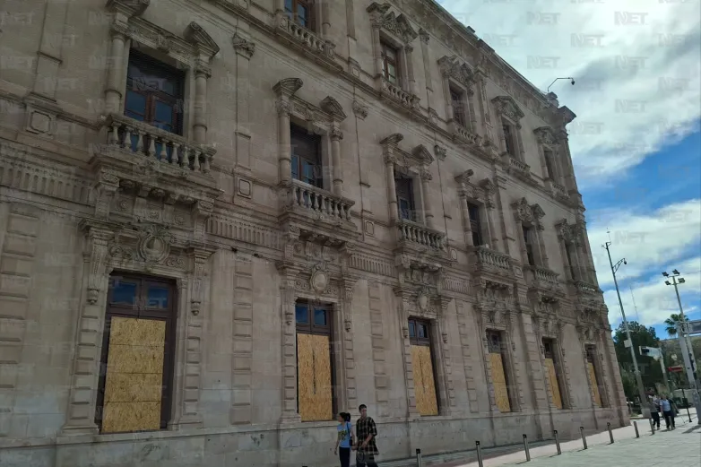 Blindan edificios públicos en Chihuahua ante marcha del 8M