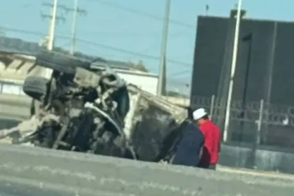 Vuelca camioneta al suroriente de Ciudad Juárez 