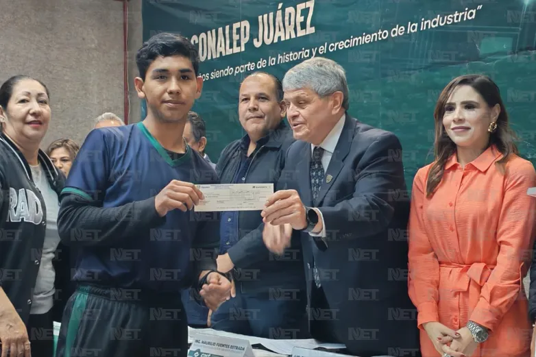 Otorgan becas de transporte a 97 estudiantes del Cast Conalep