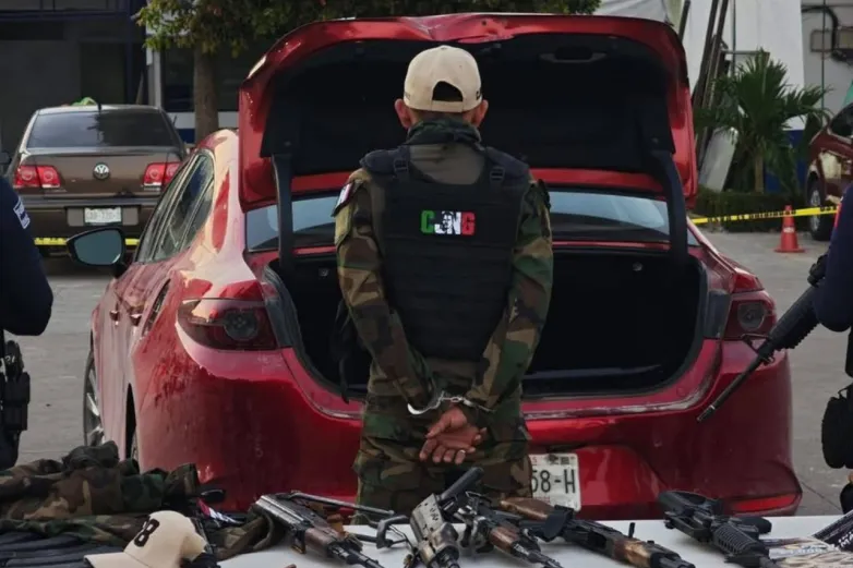 Cae sujeto tras disparos en la Refinería Olmeca en Dos Bocas