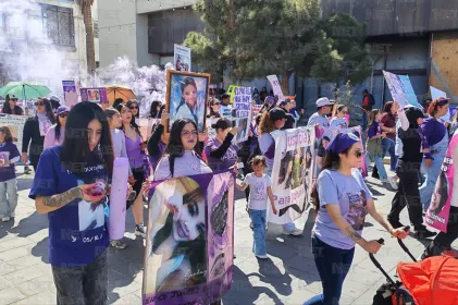 Exigen justicia familiares de víctimas de feminicidio en marcha del 8M