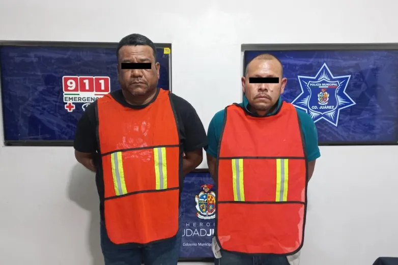 Detiene Policía Municipal a 2 hombres armados en auto robado