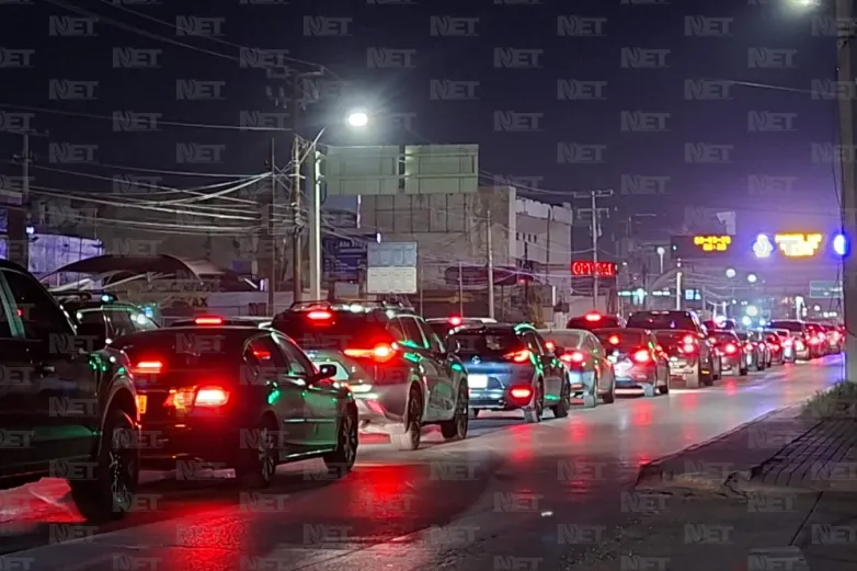 Largas filas en los puentes internacionales para ir a El Paso