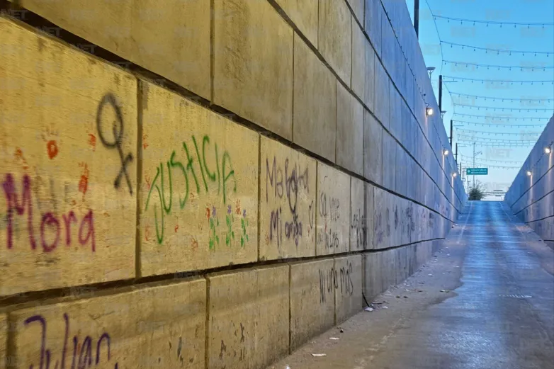 Trabajan cuadrillas de Limpia en limpiar pintas tras marchas feministas	