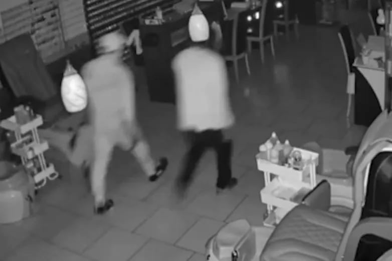 Roban salón de uñas en El Paso