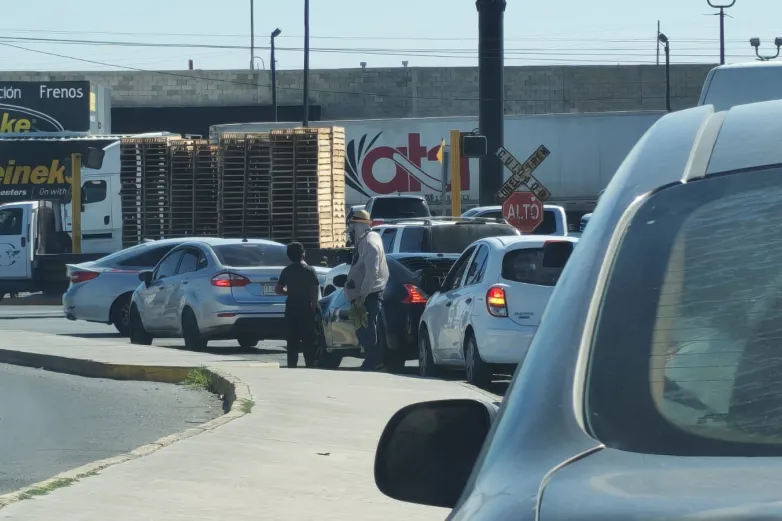 Autoridades llaman a evitar dar limosna a menores en calles de Juárez
