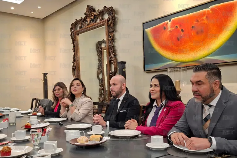 Amplía Municipio de Chihuahua becas de Universidad de las Mujeres a 600