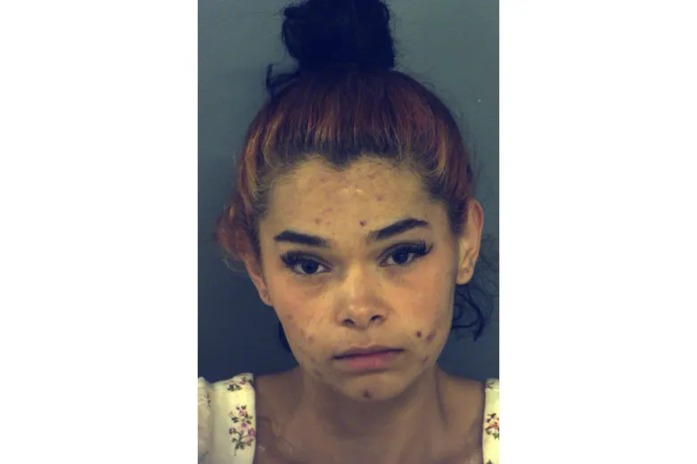 Arrestan a dos jóvenes por agredir a policía y robo en Cielo Vista Mall