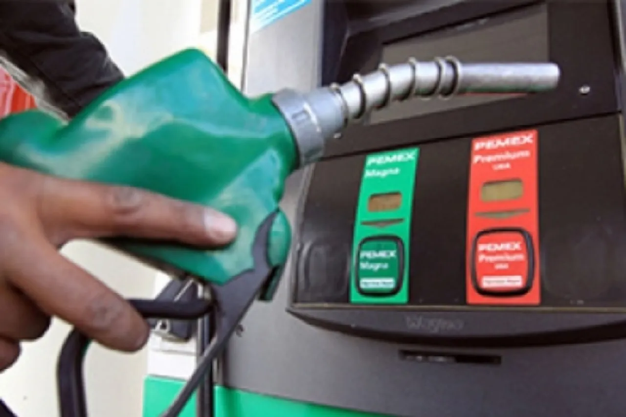 México gasta 280 millones semanales para frenar alza de gasolina