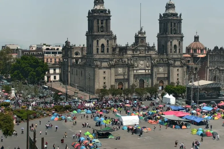 Comienza CNTE paro de 72 horas con toma del Zócalo