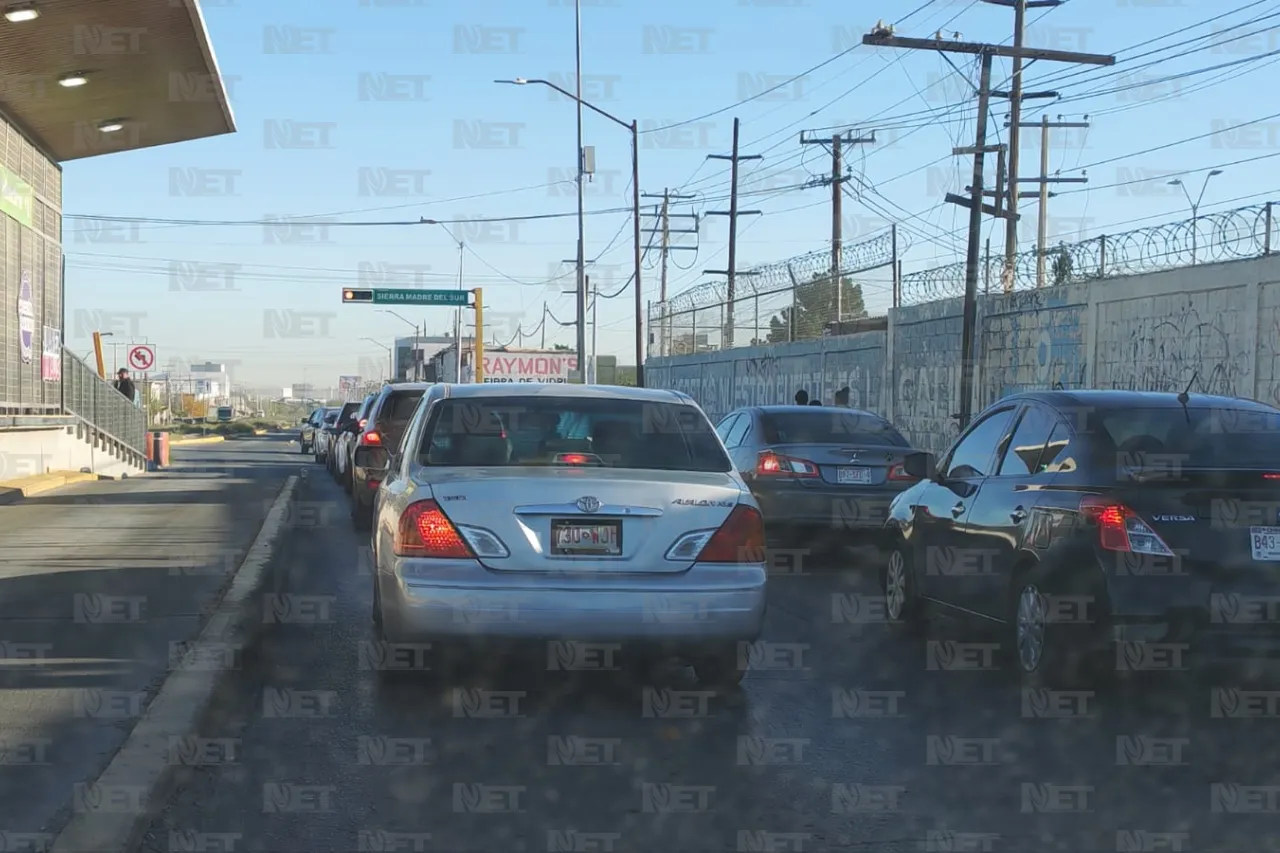 Provocan fallas en semáforos caos vial en eje Juan Gabriel